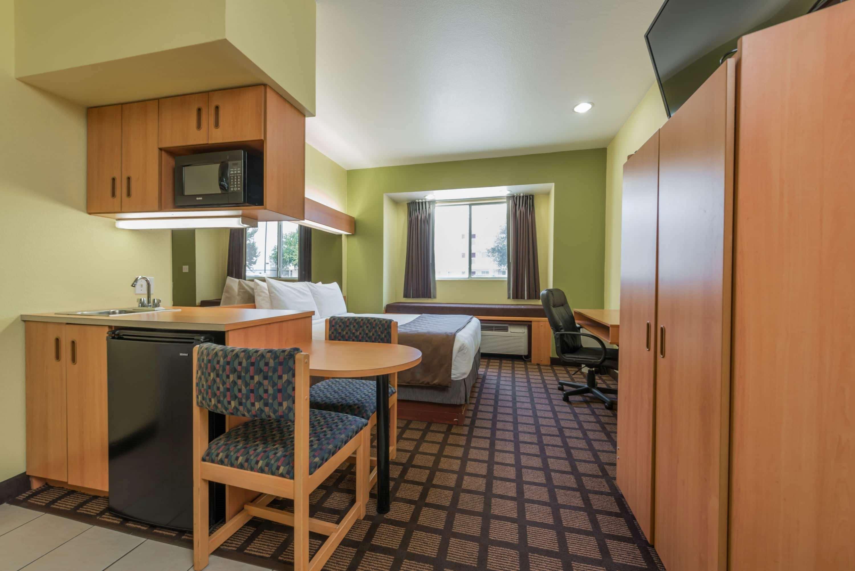 Microtel Inn & Suites By Wyndham Ft. Worth North/At Fossil Fort Worth Exterior photo