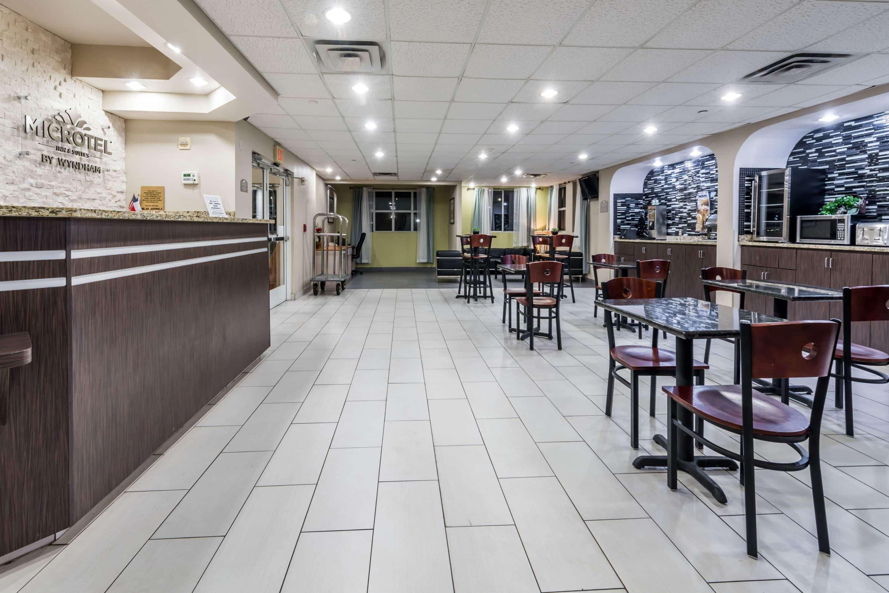 Microtel Inn & Suites By Wyndham Ft. Worth North/At Fossil Fort Worth Exterior photo